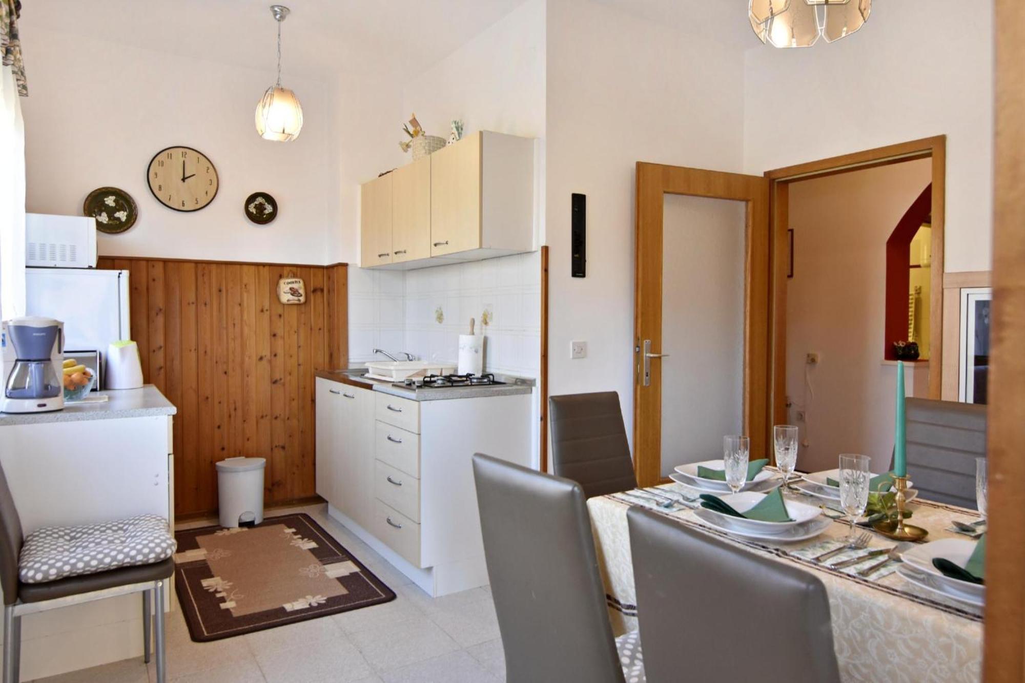 With A Parking Space - 22482 Umag
